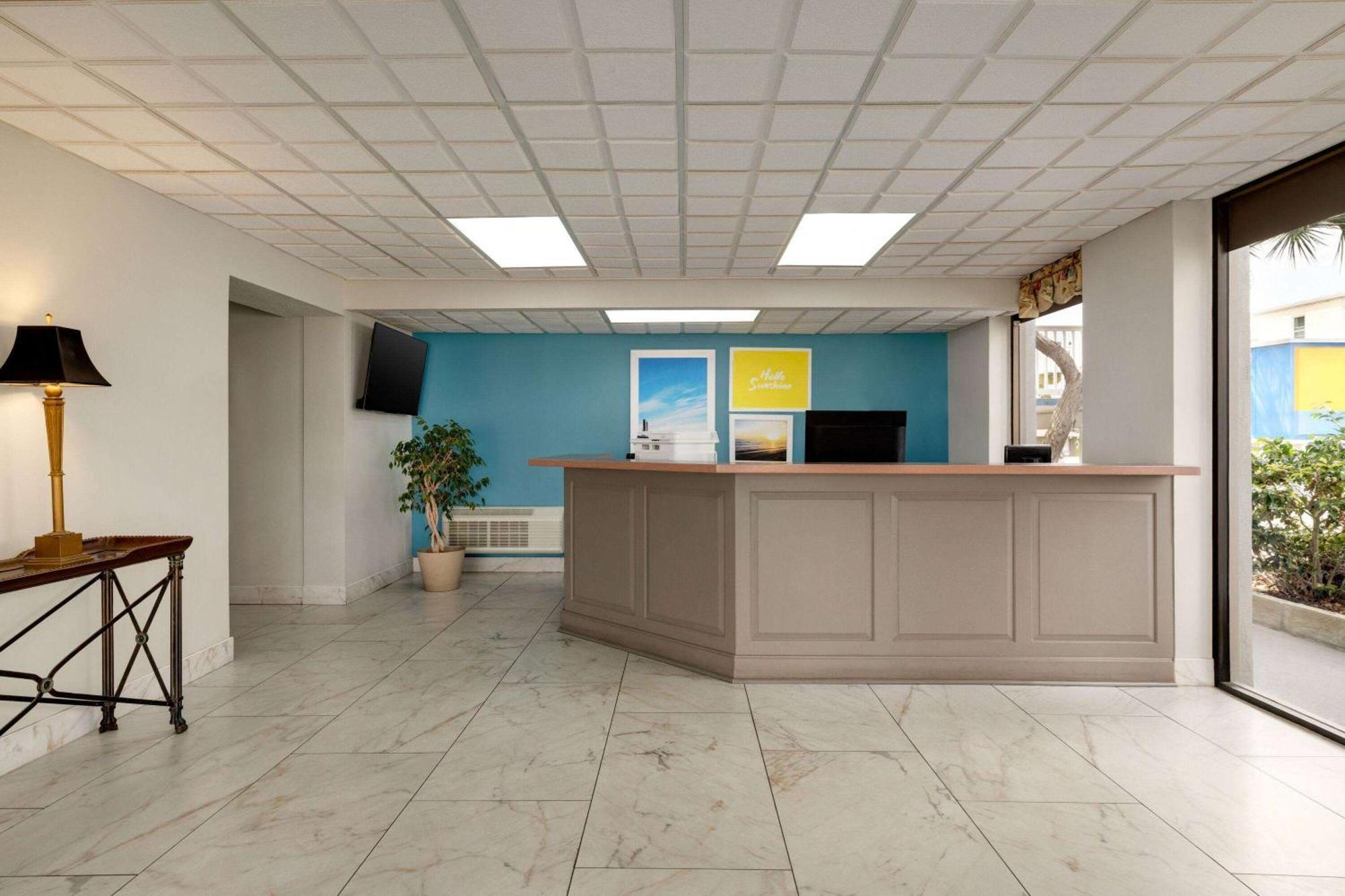 Days Inn By Wyndham Myrtle Beach-Beach Front Exterior photo
