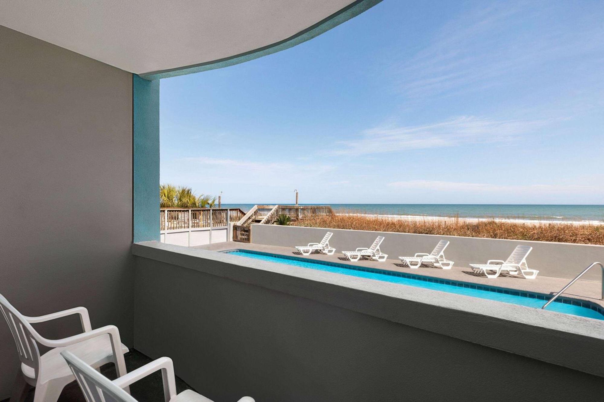 Days Inn By Wyndham Myrtle Beach-Beach Front Exterior photo