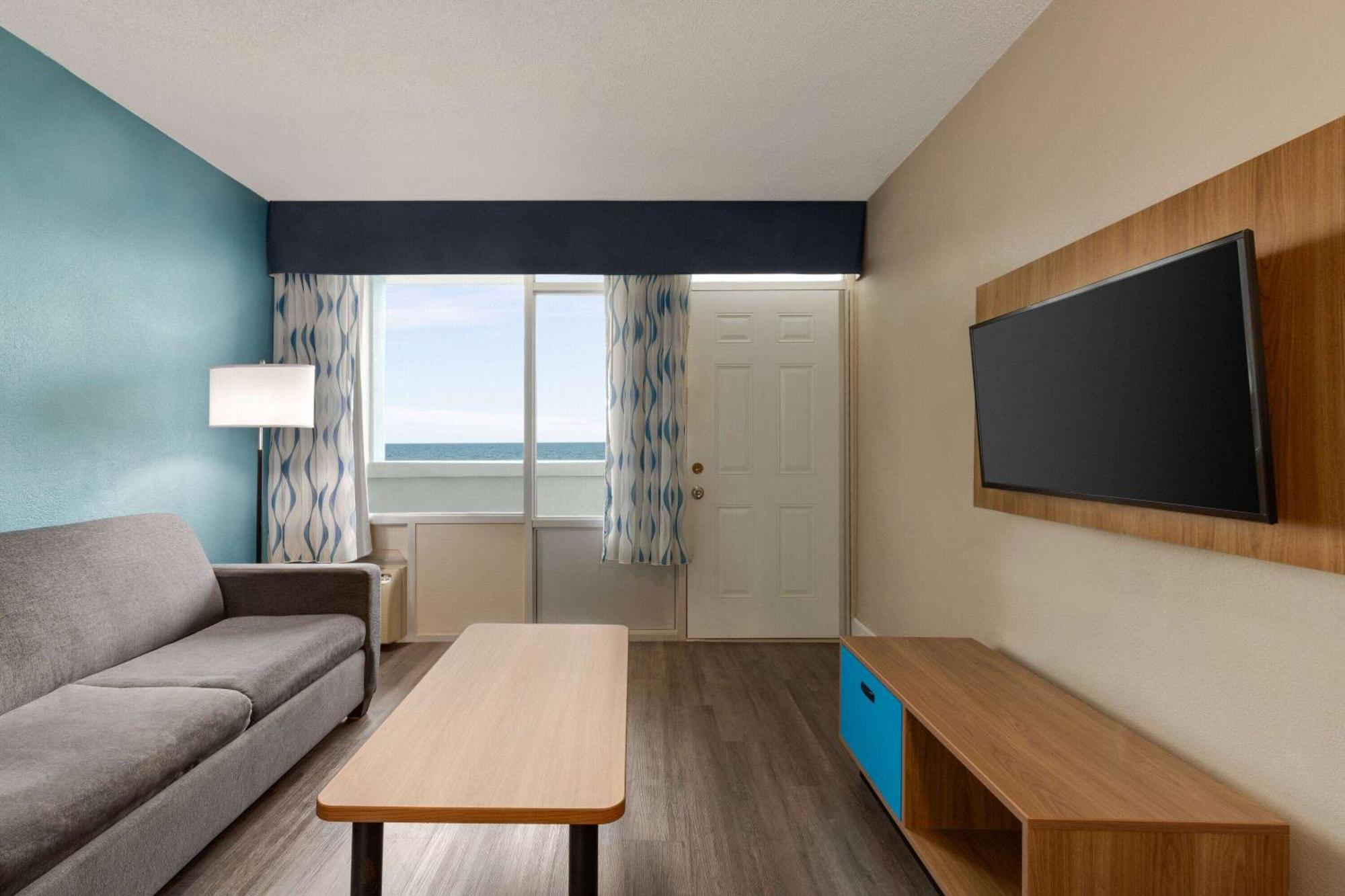 Days Inn By Wyndham Myrtle Beach-Beach Front Exterior photo